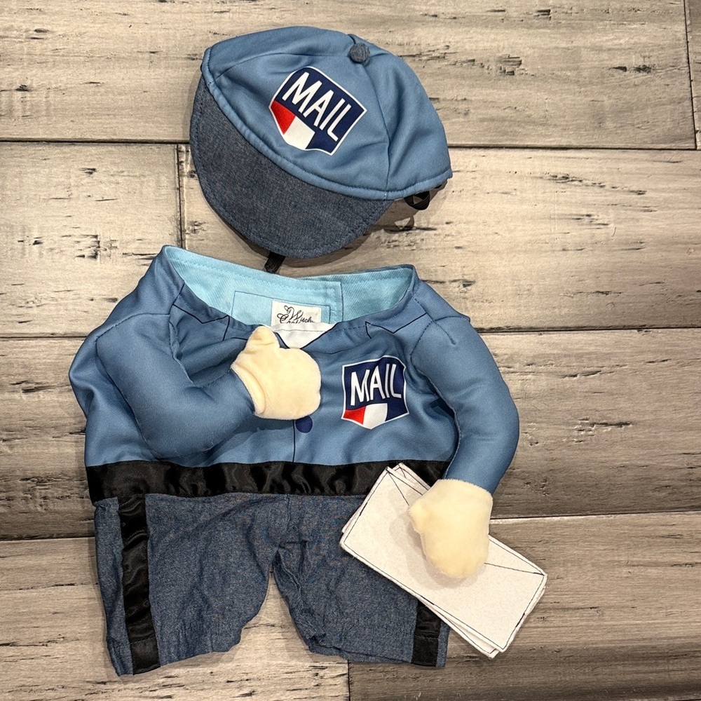 NWOT Mailman Costume for dogs